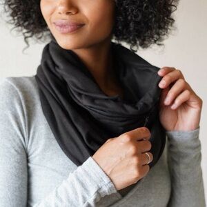BEYOND YOGA | NEW Women’s Black Hidden Pocket Soft and Comfy Infinity Scarf